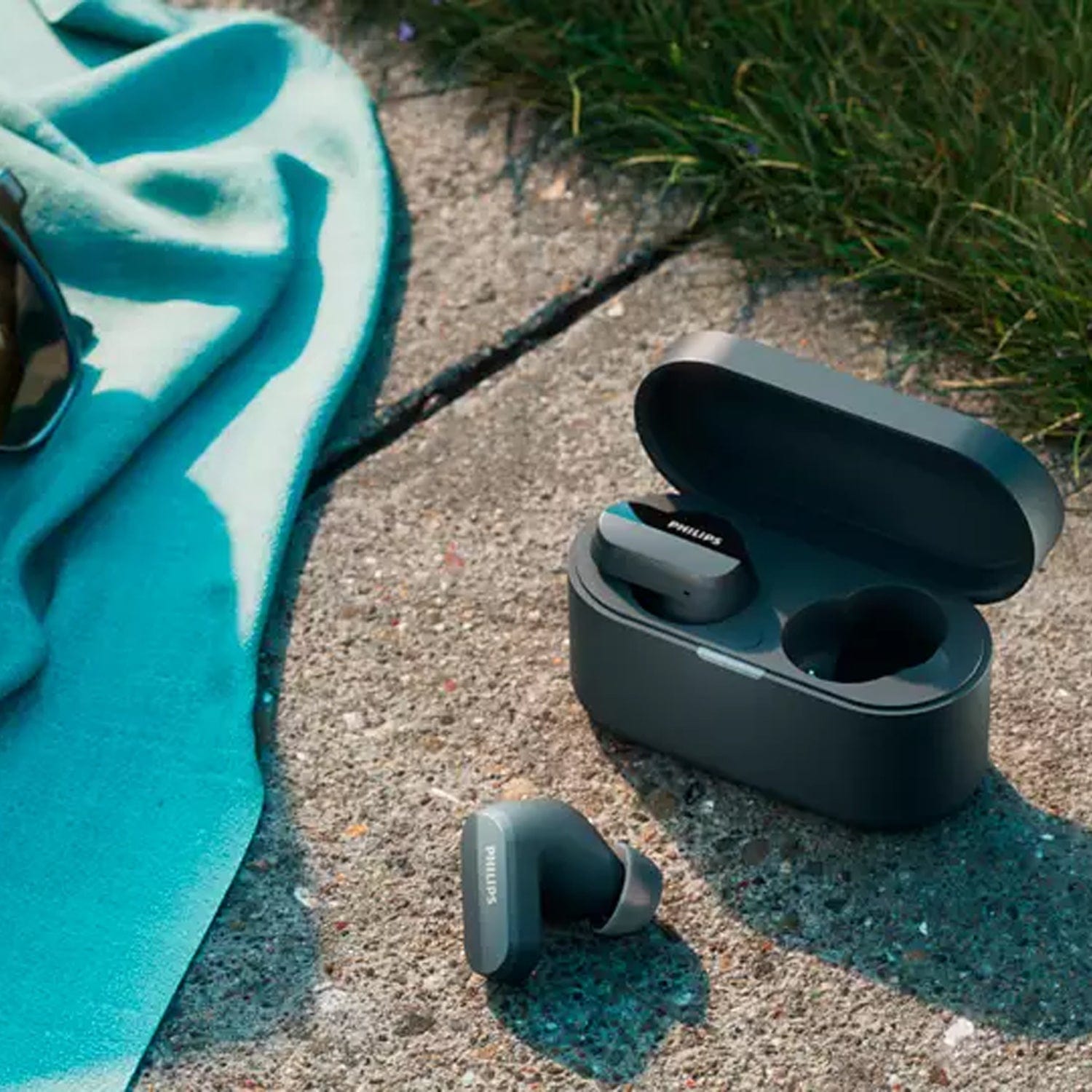 Philips TAT3508 True Wireless Noise-Canceling Earbuds