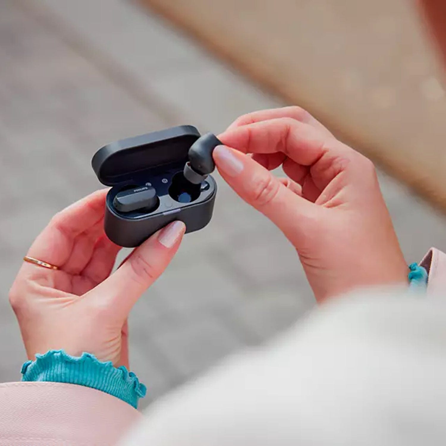 Philips TAT3508 True Wireless Noise-Canceling Earbuds