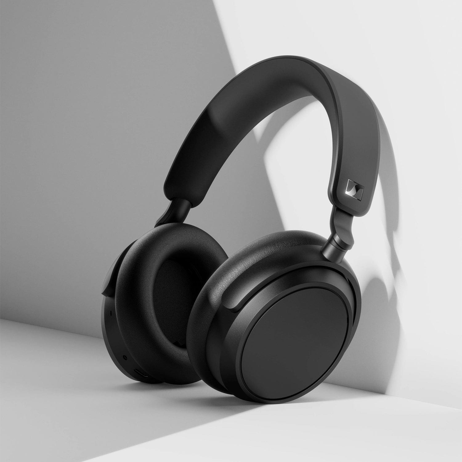 Sennheiser Accentum Plus Wireless Headphones