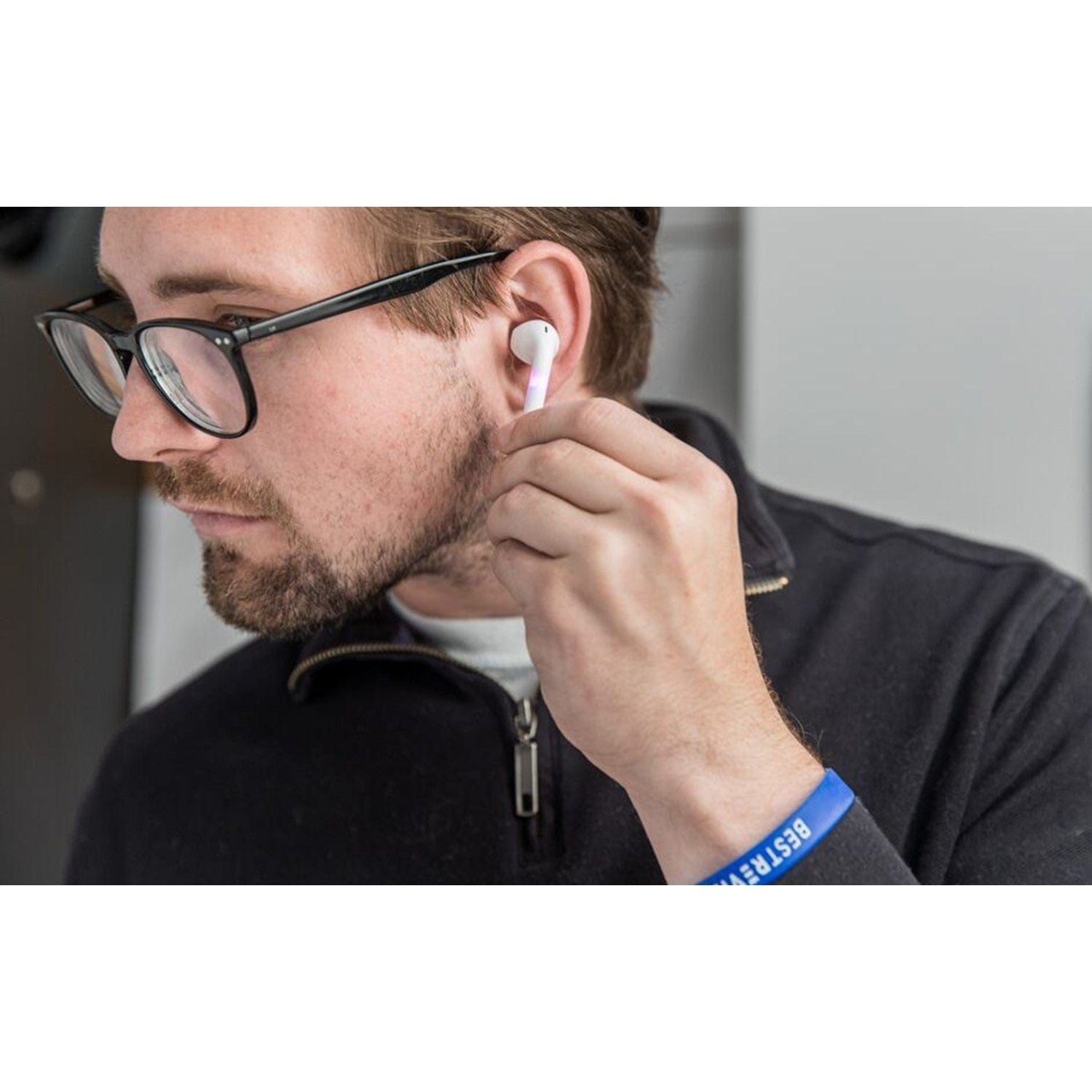 Apple AirPods Pro (2nd Generation) with MagSafe Charging Apple AirPods Pro (2nd Generation) with MagSafe Charging